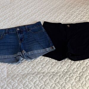Old Navy 2 Pair Women's Blue Jean and Black Twill Shorts EUC Size 4